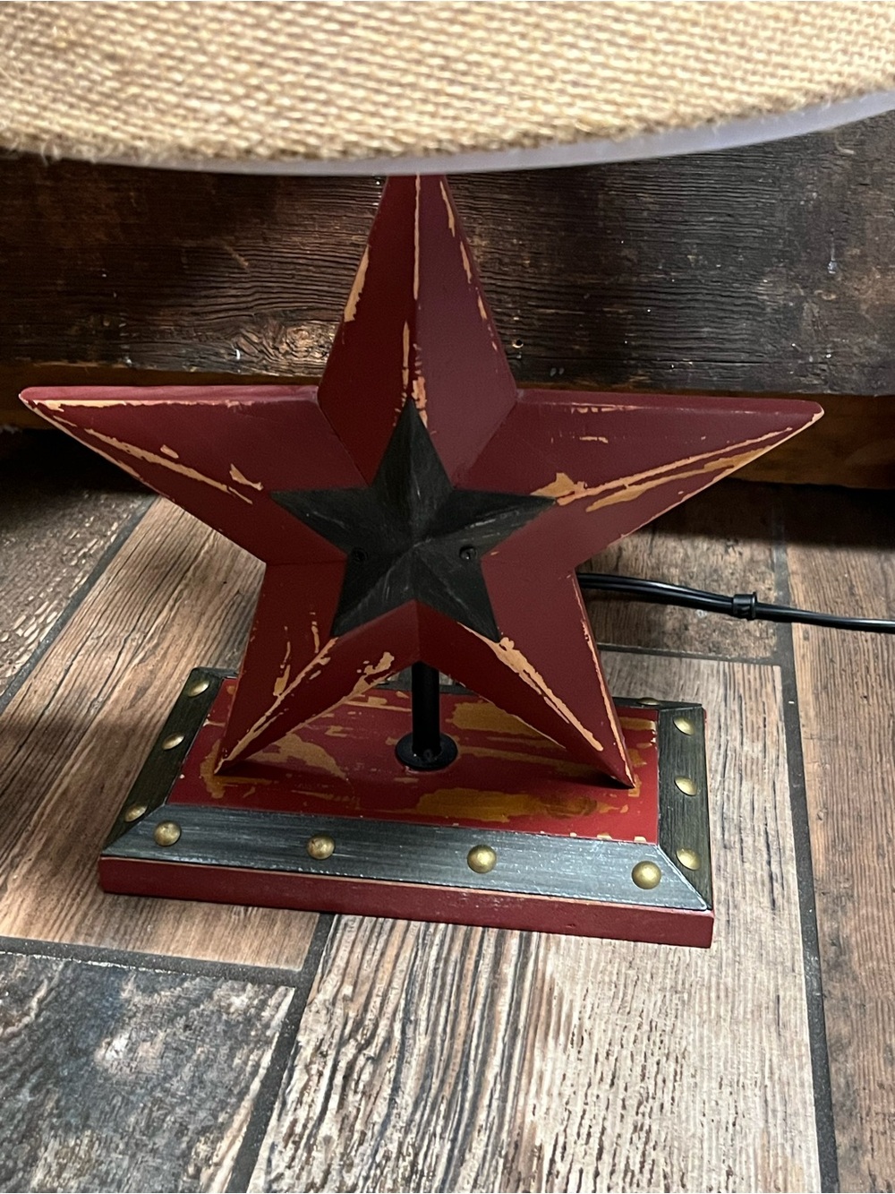 Rustic Red Star Table Lamp